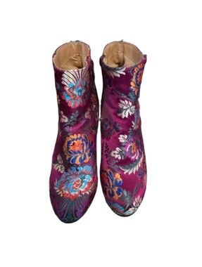 Qupid Shoes Women's Brocade Floral Embroidered Zip Round Toe Size 7/7.5